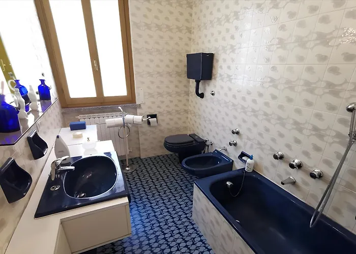 Elegant Large House F1f2