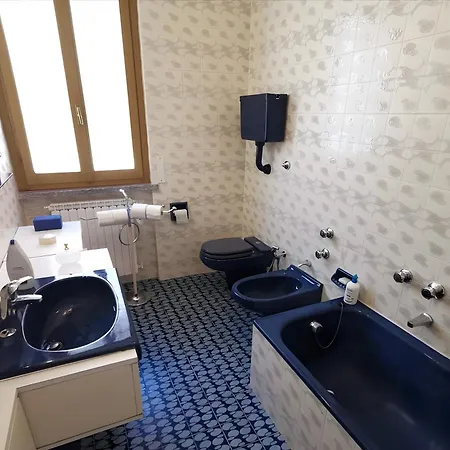 Elegant Large House F1f2